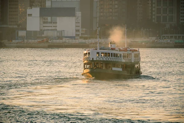 Zöld Személyszállító Komp Victoria Kikötőre Városkép Háttér Morining Sunrise Kowloon — Stock Fotó