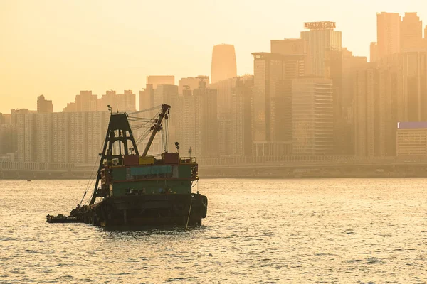 Hivatalokkal Konténer Teherhajó Óceán Hong Kong Városkép Háttér Reggeli Napfelkeltét — Stock Fotó