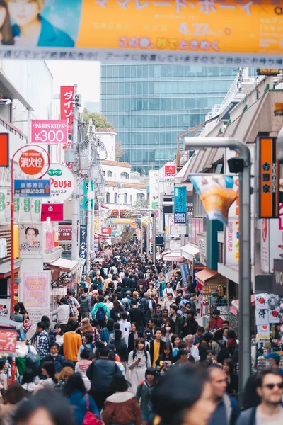 Τοπική Άνθρωποι Και Ταξιδιώτης Περπάτημα Και Ψώνια Στην Οδό Takeshita — Φωτογραφία Αρχείου