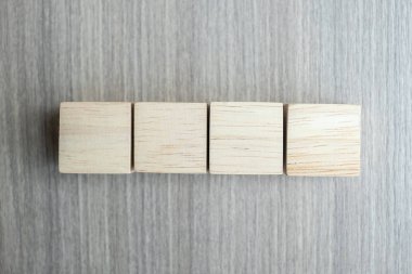 Masa arkaplanında tahta küpler ve metin için kopya alanı. Busin