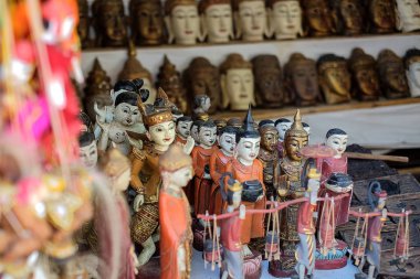 Bagan tarihi alanda yerel hediyelik eşya dükkanında buda başkanı, Benim