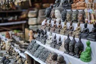 Bagan tarihi alanda yerel hediyelik eşya dükkanında buda başkanı, Benim