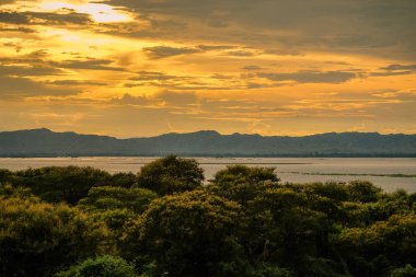Güzel sabah antik tapınaklar ve Pagoda Arkeoloji