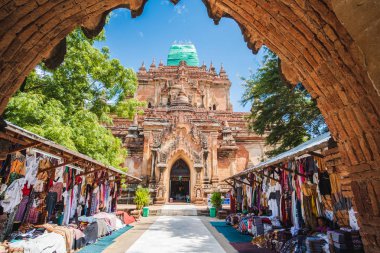 Arkeolojik Bölge'de antik tapınaklar ve pagoda, dönüm noktası 