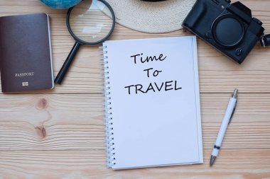 Aksesuarlı dizüstü bilgisayarda Seyahat Etme Zamanı, Kamera, Passpo