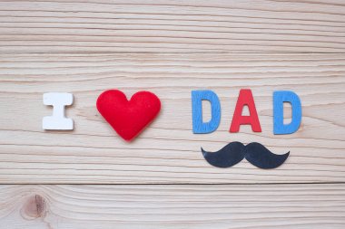 I Love Baba metin kırmızı kalp şekli ve bıyık ahşap sırt