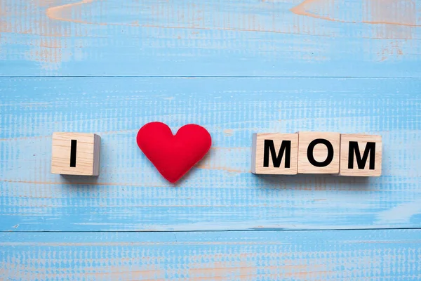 I Love MOM text with red heart shape on blue wooden background. — Stock Photo, Image