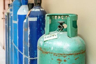 nitrojen, helyum, oksijen (Hava sıfır) tankı ve gaz basınç ölçer