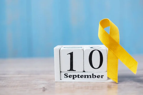 Giornata mondiale della prevenzione dei suicidi (10 settembre), nastro giallo per — Foto Stock