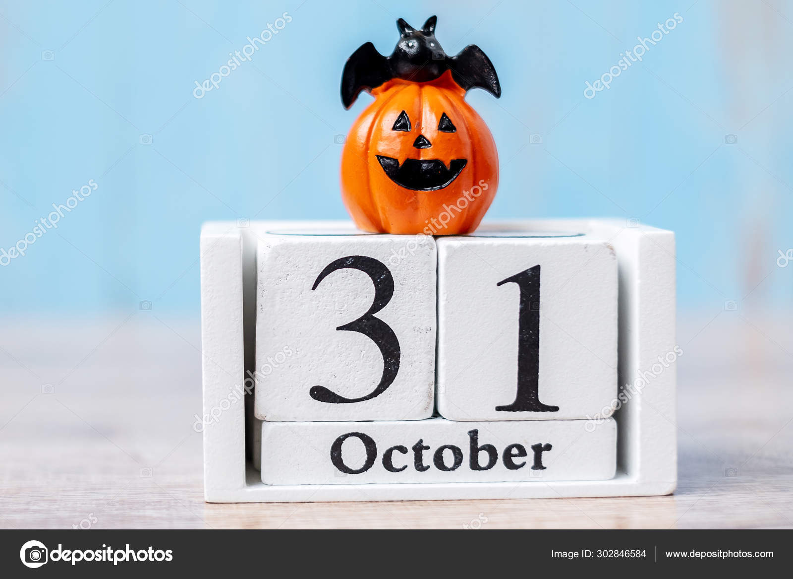 Happy Halloween day with 31 October calendar wood, jack o lanter