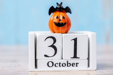 31 Ekim takvim ahşap, jack o lanter ile Mutlu Cadılar Bayramı günü