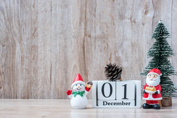 クリスマスの装飾、雪だるま、サンタのclと1 12月のカレンダー — ストック写真