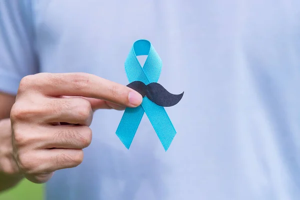 November Prostaat Cancer Awareness Maand Volwassen Man Met Blue Ribbon — Stockfoto