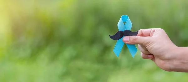 Novembro Mês Consciência Câncer Próstata Adulto Homem Segurando Fita Azul — Fotografia de Stock