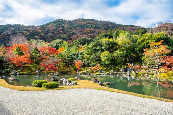Kleurrijke Bladeren Tuin Vijver Tenryuji Tempel Oriëntatiepunt Populair Voor Toeristen — Stockfoto