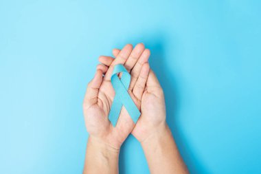 November Prostate Kanser Farkındalığı Ayı, Yaşayan ve Hastalıkları Destekleyen Açık Mavi Kurdele. Sağlık, Uluslararası Erkekler, Baba, Dünya Kanser Günü ve Dünya Diyabet Günü Konsepti