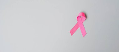 Ekim Kanser Farkındalığı Ayı, Pembe Kurdele Gri Arkaplan Yaşayan ve Hastalıkları Desteklemek İçin. Uluslararası Kadınlar, Anne ve Dünya Kanser Günü Konsepti