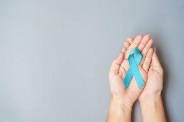 November Prostate Kanser Farkındalığı Ayı, Yaşayan ve Hastalıkları Destekleyen Açık Mavi Kurdele. Sağlık, Uluslararası Erkekler, Baba, Dünya Kanser Günü ve Dünya Diyabet Günü Konsepti