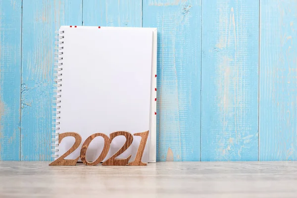 2021 Nou Fericit Notebook Gol Numărul Lemn Timp Pentru Nou — Fotografie, imagine de stoc