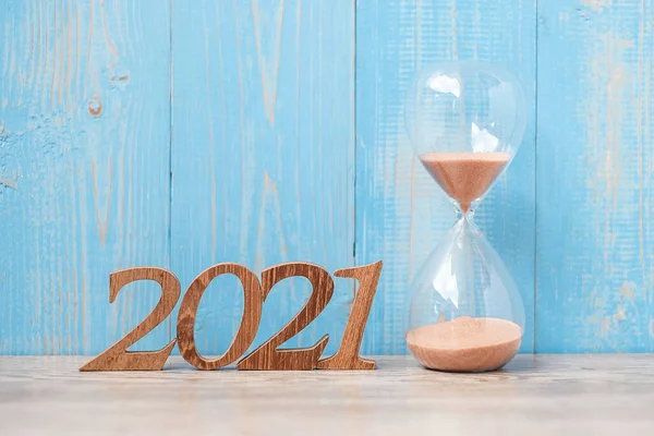 2021 Happy New Year Hourglass Wooden Number Countdown New Start — Stock Photo, Image