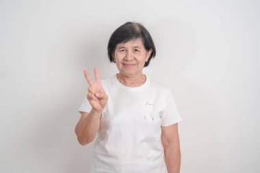 Konsept için beyaz kurdeleli yaşlılar Kasım Akciğer Kanseri Bilinci Ayı, Kadınlara Karşı Şiddeti Durdurma, Evlat Edinme, Mayıs Retinoblastoma, Kadın Sağlığı Eylemi, Mart Osteoporozu, Ekim Osteoporoz 