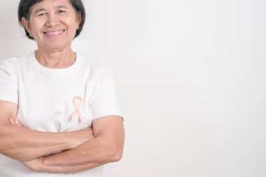 Eylül ayı için Şeftali Kurdeleli yaşlı kadın Uterin Kanser Bilinci Ayı, Endometrial Kanser, Jinekoloji, Rahim ve Yumurtalıklar, Endometriyozis, Haziran Vajinal Kanser ve Dünya Kanser Günü Konsepti