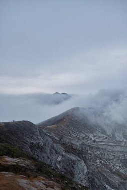 Mountain view volkan Ijen'de tepesinden.