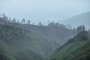 Mountain view volkan Ijen'de tepesinden.