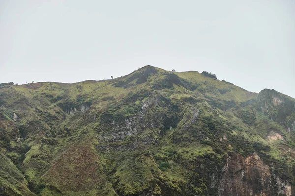 伊珍火山顶部的山景. — 图库照片