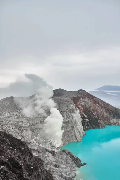 Cratere del vulcano Ijen . — Foto Stock