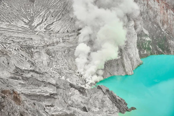 Cratere del vulcano Ijen . — Foto Stock