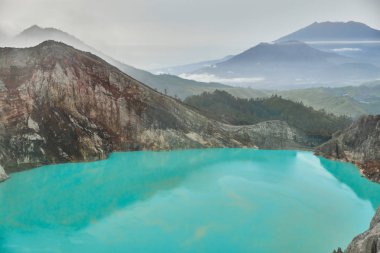 Ijen'de yanardağ krater.