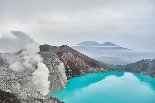 Cratere del vulcano Ijen . — Foto Stock