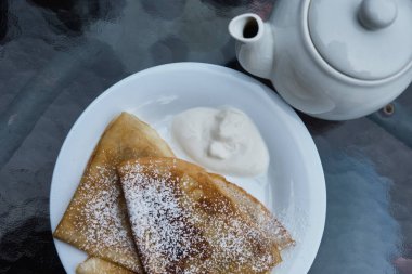 Tabaklarda pudra şekeri krep