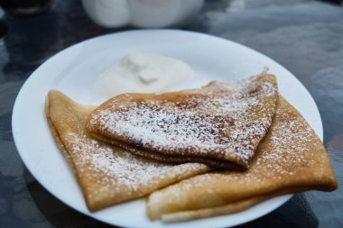 Tabaklarda pudra şekeri krep