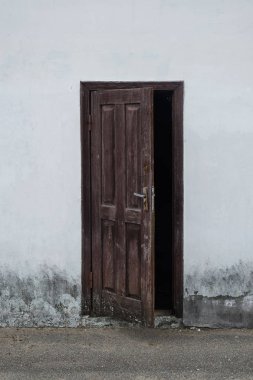 Ajar ahşap vintage kapı Yakın çekim