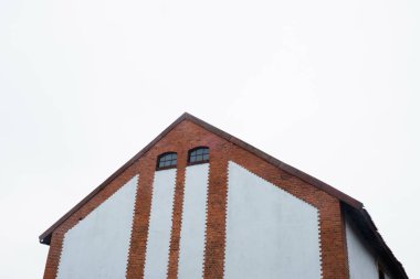 Eski bir Alman evinin üçgen cephesi