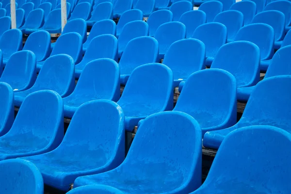 Helle Stühle in der Stadionarena — Stockfoto