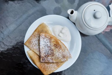 Tabaklarda pudra şekeri krep