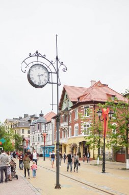 Zelenogradsk, Rusya - 15 Mayıs 2019: Kranz saati olan Kurortny Prospect