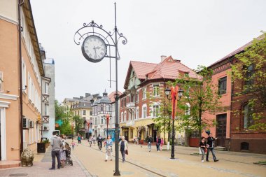 Zelenogradsk, Rusya - 15 Mayıs 2019: Kranz saati olan Kurortny Prospect