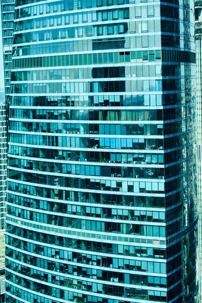 Russia, Mosca - 21 giugno 2019: Moscow International Business Center, facciata moderna della finestra dell'edificio per uffici — Foto Stock
