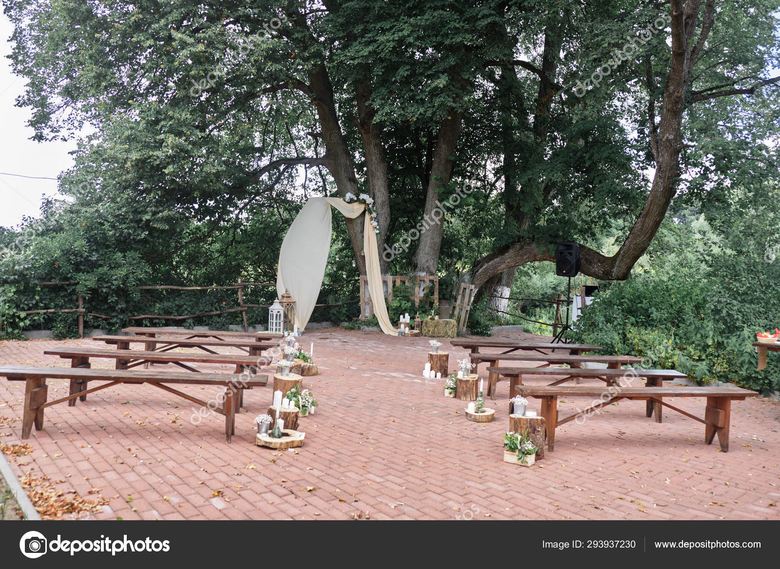 Outdoor Wedding Venue Wedding Arch Flower Decorations Stock