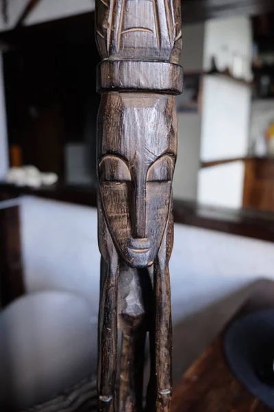 Drewniana figurka pogańskiego idola bliska Zdjęcie Stockowe