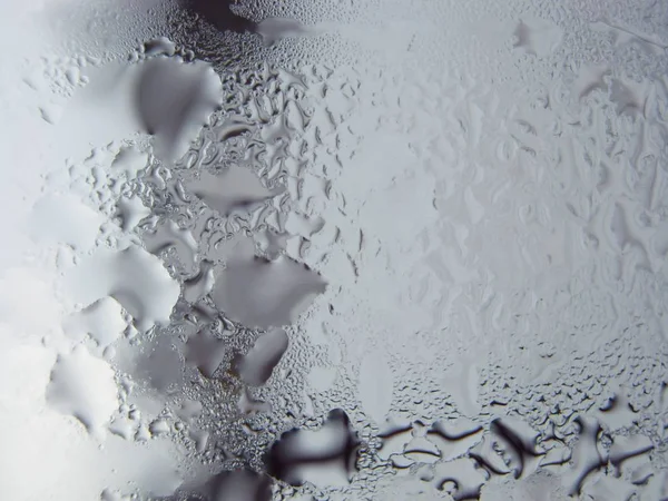 Grandes gotas de agua en la ventana — Foto de Stock