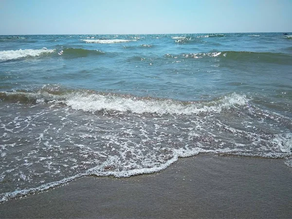 Красивая чистая вода Средиземного моря — стоковое фото