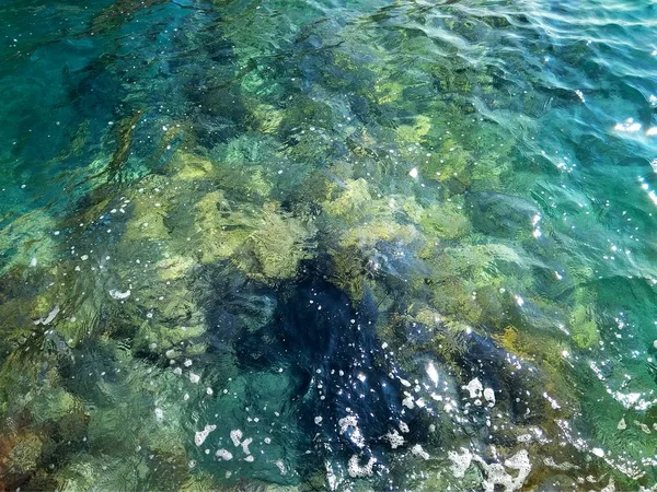 Bela água do mar limpa e clara profunda — Fotografia de Stock