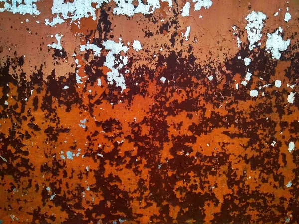 Текстурный металл с пилинговой краской разных цветов — стоковое фото