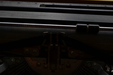 Sayılar ve harflerle çalışan keyes ile eski bir manuel daktilo