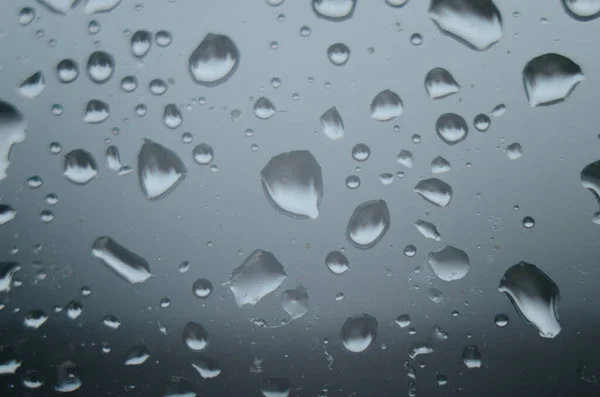 Gouttes Pluie Sur Surface Des Lunettes Fenêtre Avec Fond Nuageux — Photo